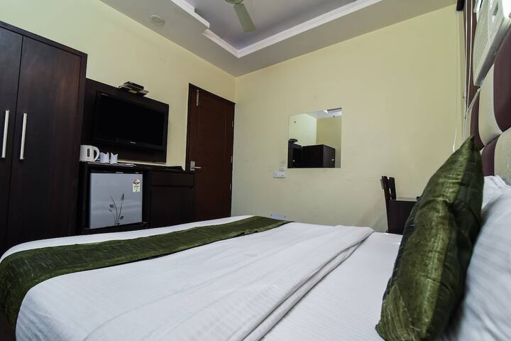 Room 15 of 22