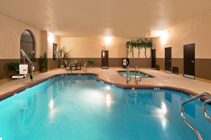 Pool 20 of 36