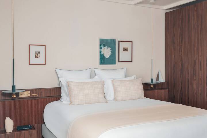 Room 33 of 103