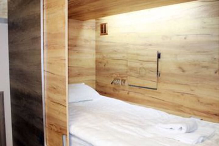 Room 12 of 25
