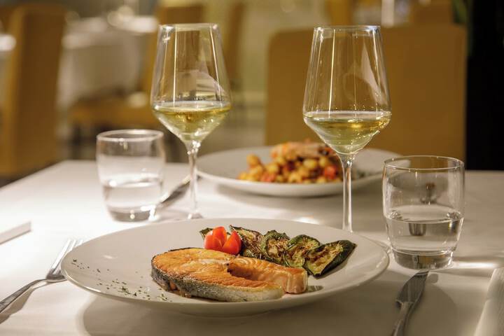 Dining 47 of 70