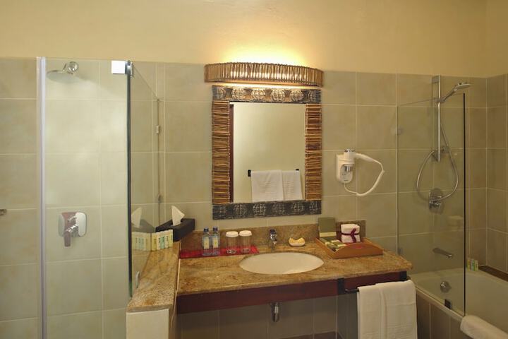 Deep soaking bathtub