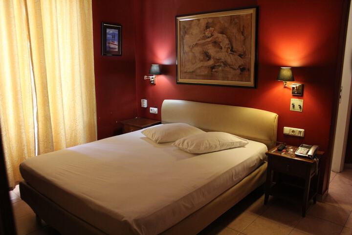Room 16 of 141