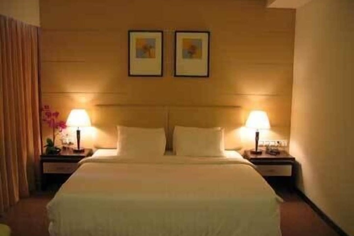Room 6 of 28