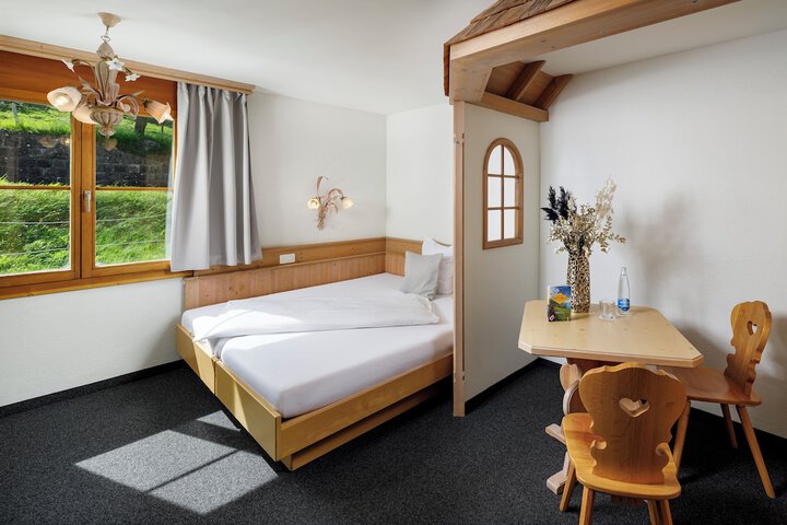 Room 9 of 38