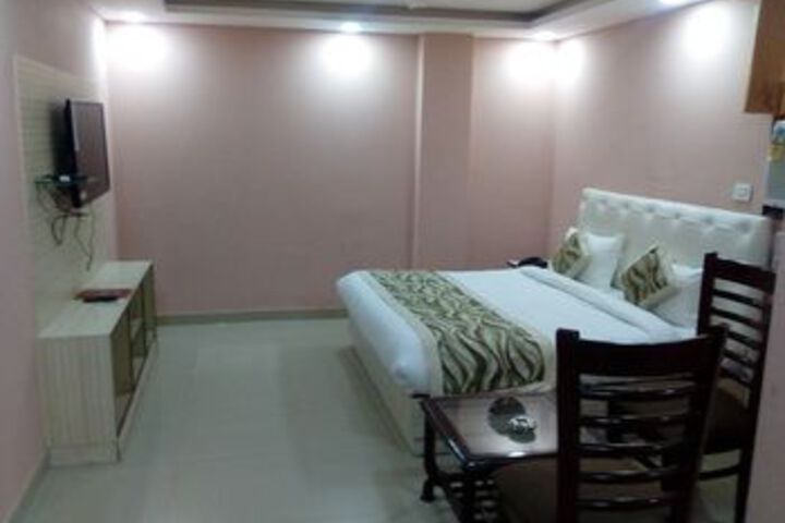 Room 12 of 12