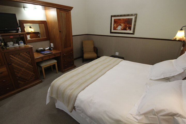 Room 8 of 33