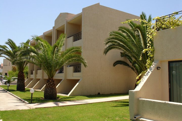 Hotel Exterior 25 of 29