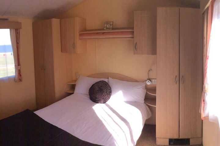 Room 17 of 27