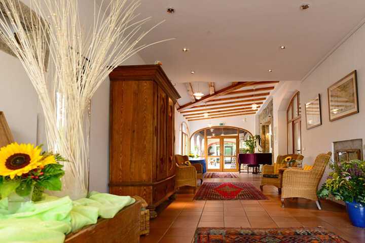 Entrance & Lobby