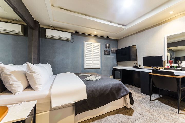 Room 10 of 57