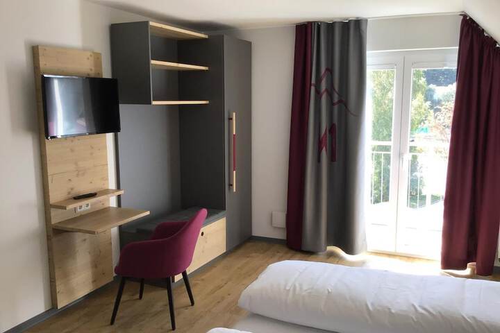 Room 10 of 25