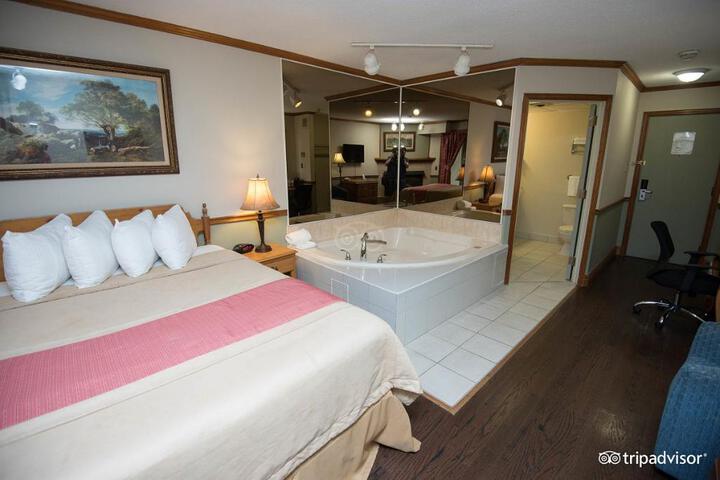 1 King Bed (10 of 25)