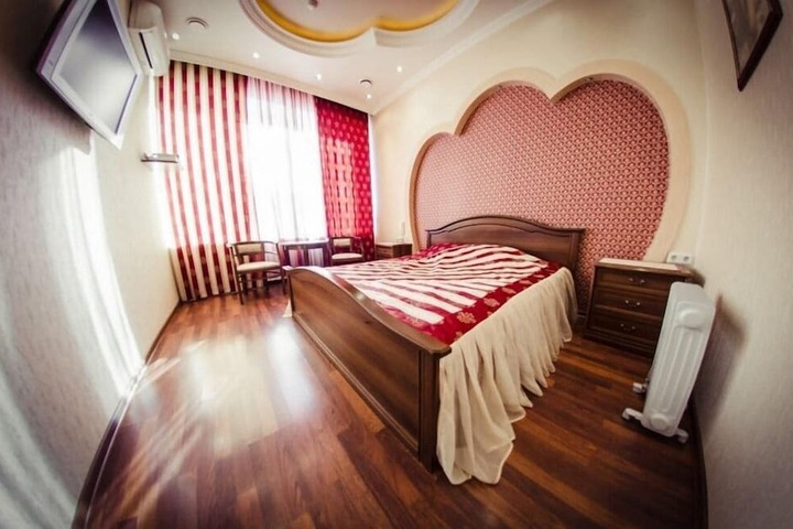 Room 11 of 25