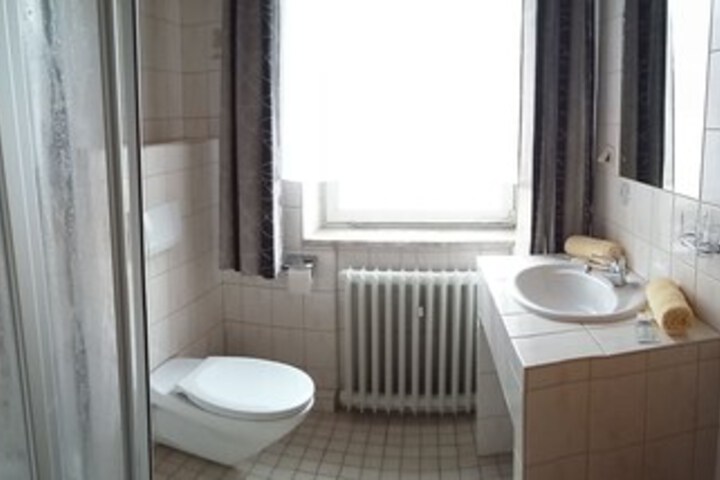 Room 4 of 15