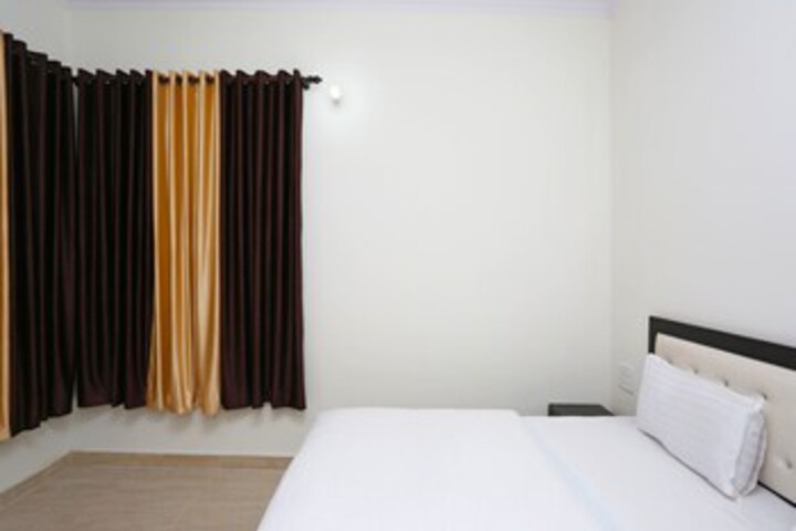 Room 13 of 16