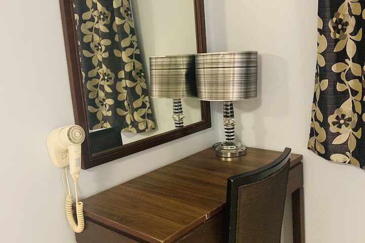 Room 17 of 80