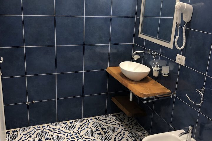 Room 16 of 64