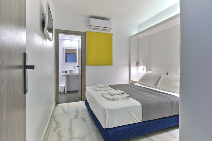 Room 4 of 103