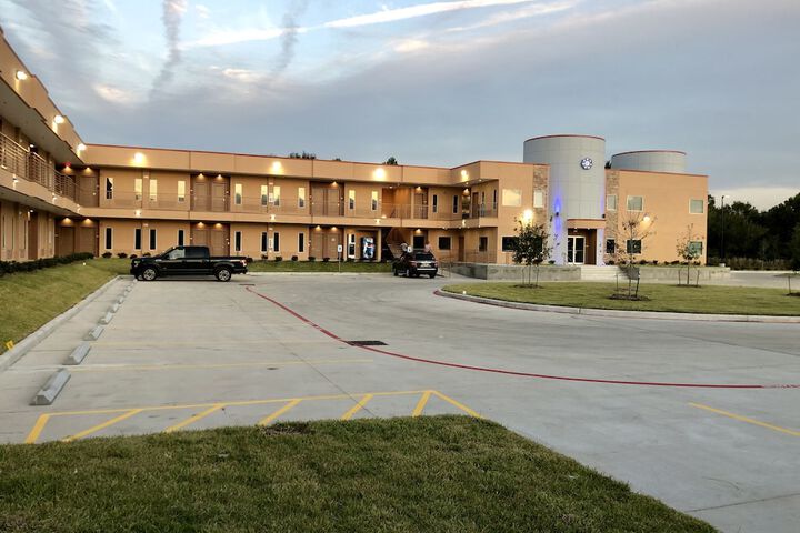 Hotel 8 of 9
