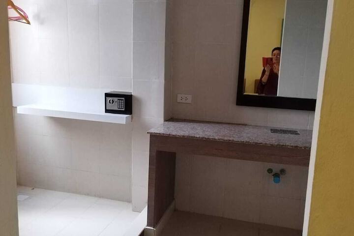 Room 17 of 93