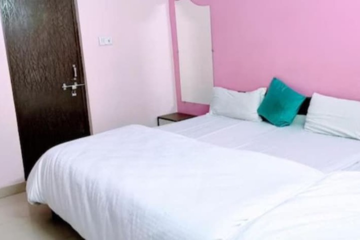 Goroomgo Hotel Shivay Varanasi