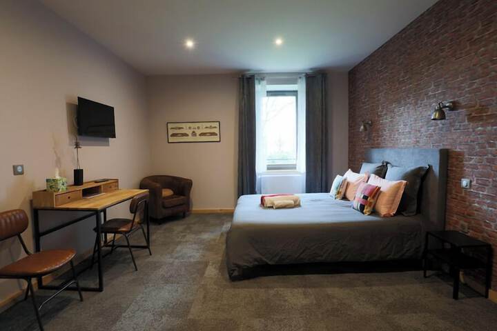 Room 30 of 51