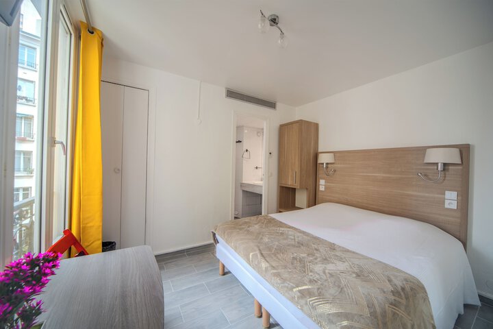 Room 5 of 16