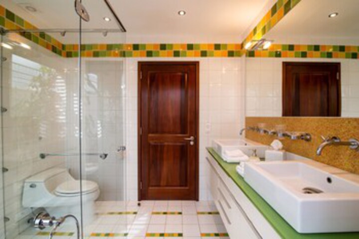 Room 25 of 118