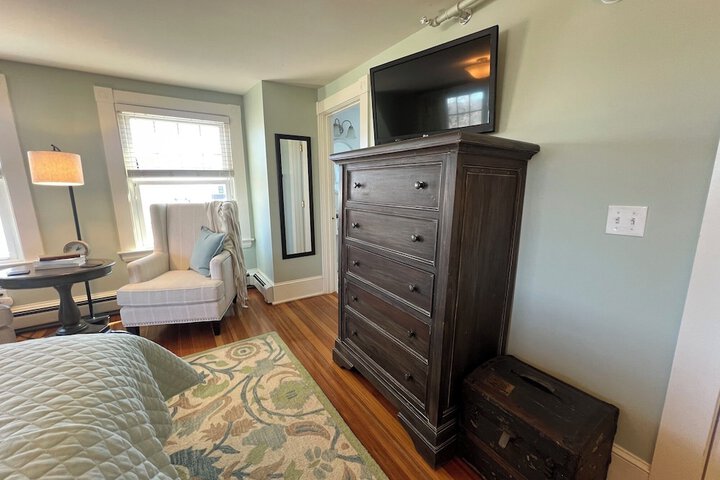 Room 27 of 297