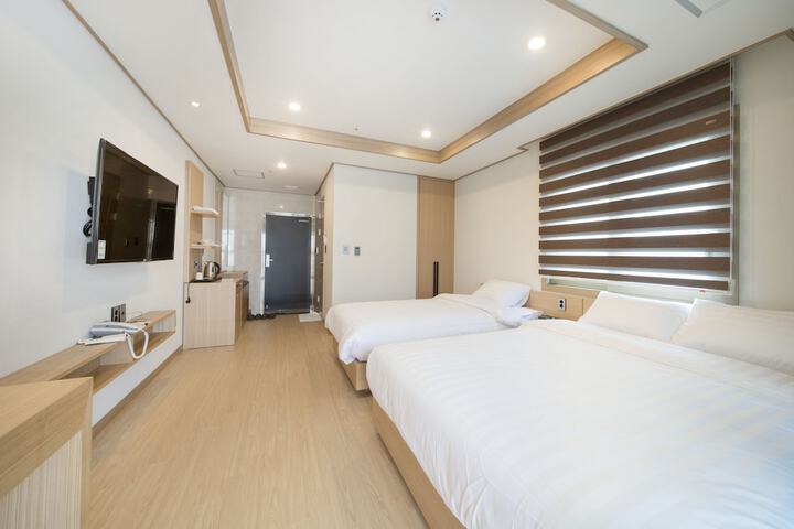 Room 11 of 35