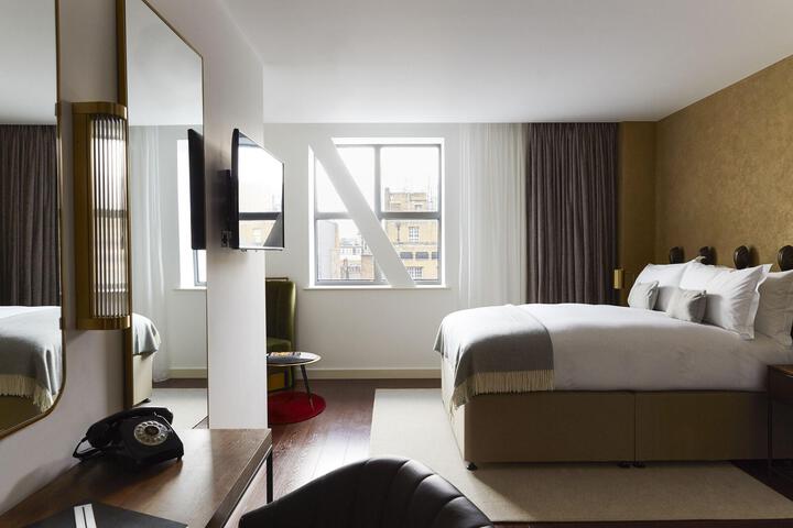Room 28 of 61