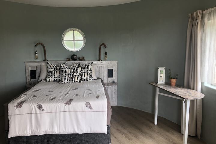 Room 17 of 34