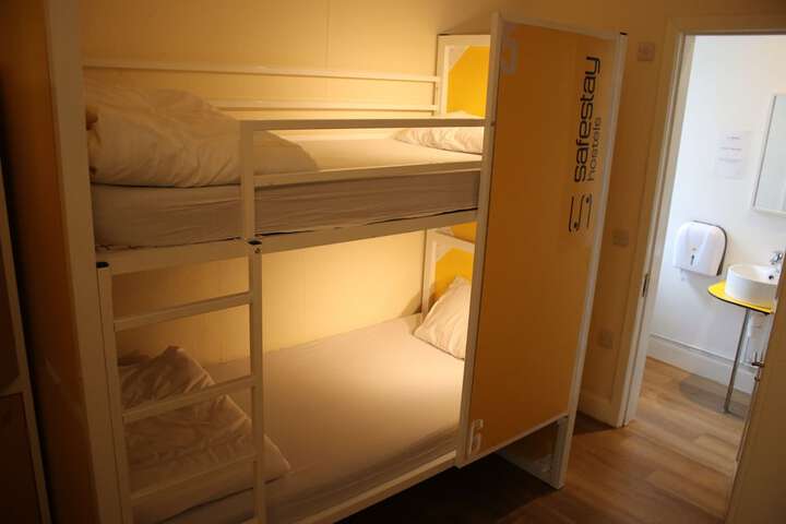 Room 17 of 76