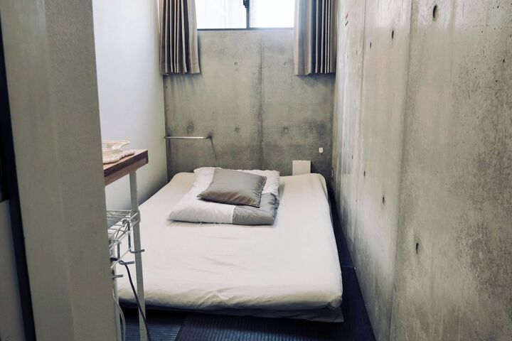 Room 18 of 48