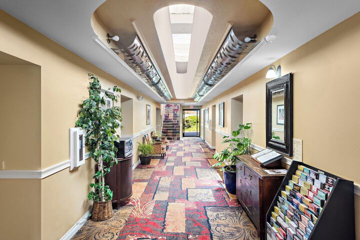 Ballroom/Hall 41 of 76