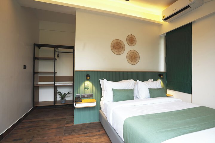 Room 9 of 37