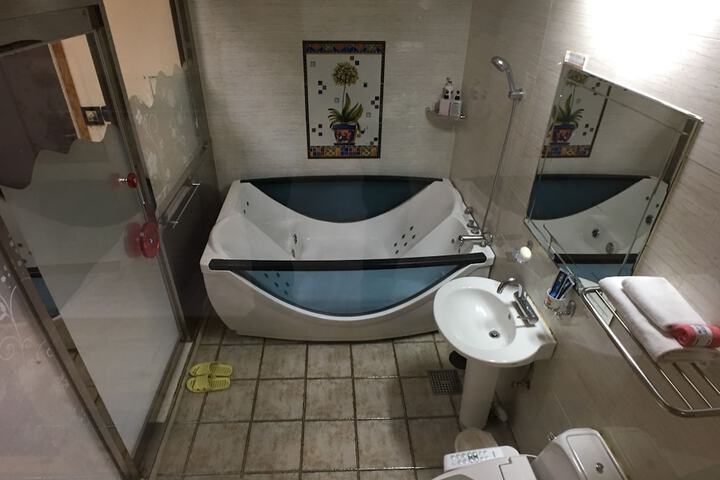 Room 8 of 19