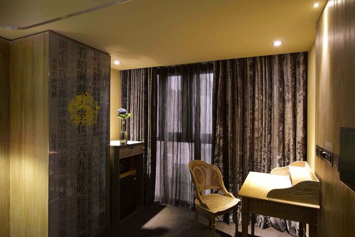 Room 35 of 59
