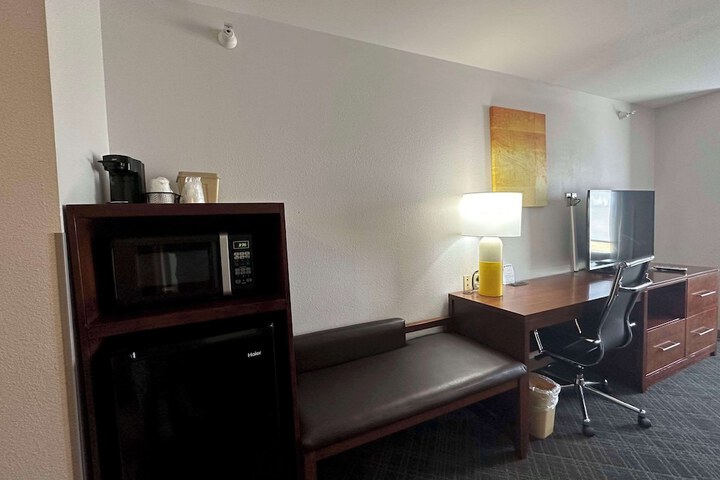 Room 12 of 34