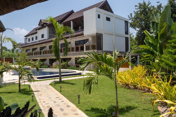 Hotel Exterior 74 of 82