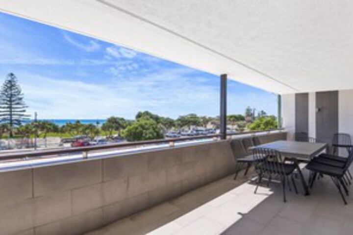 Terrace/Patio 2 of 9