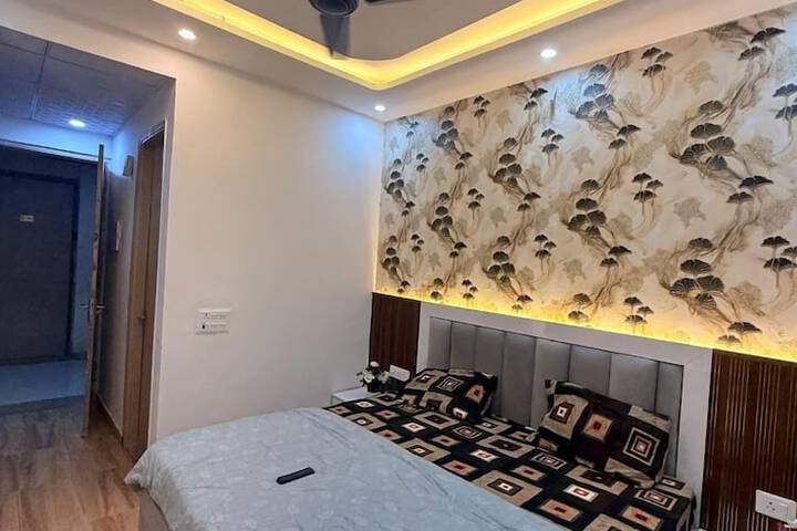 Room 5 of 14