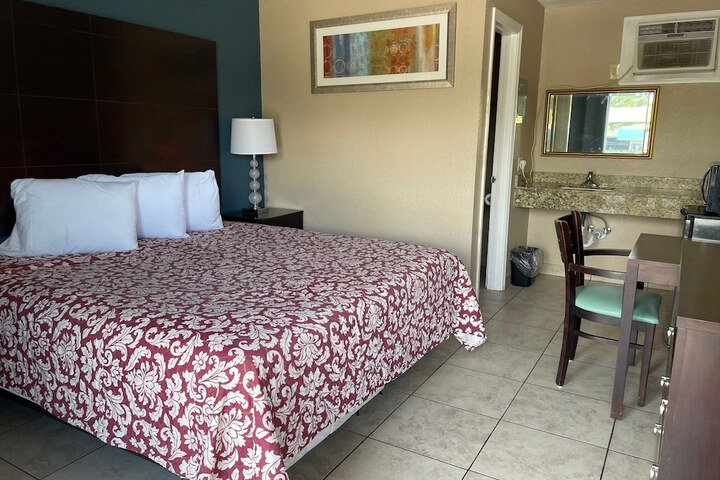 Room 9 of 13