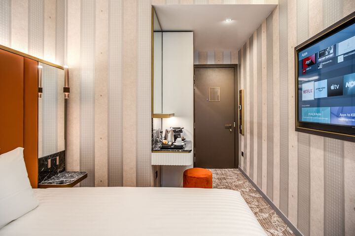 Room 25 of 114