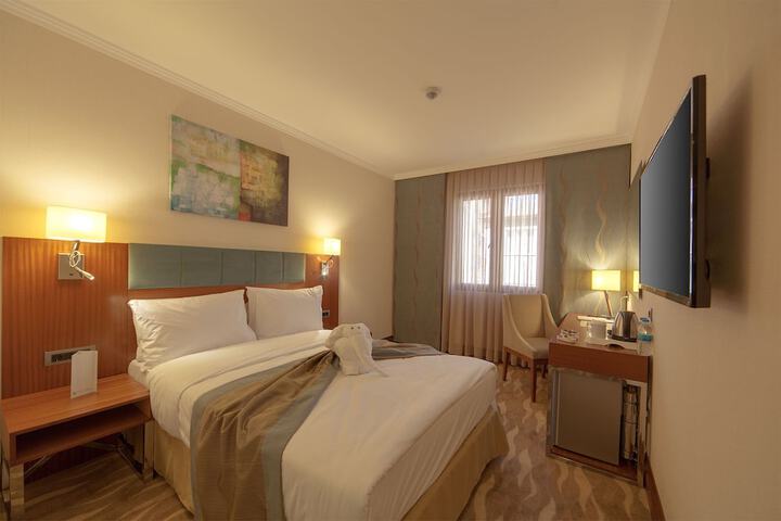 Room 9 of 37