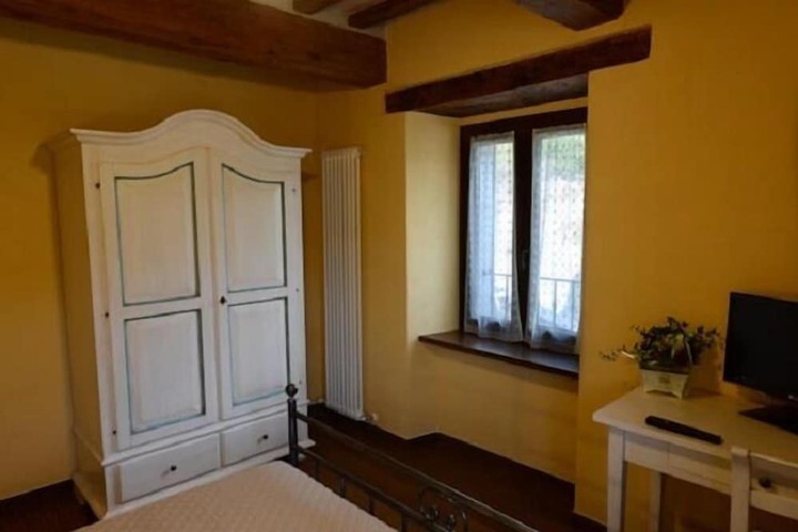 Room 8 of 12