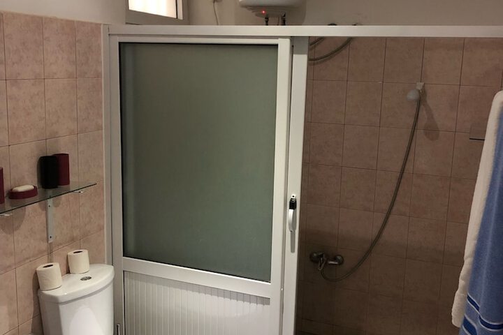 Room 8 of 11