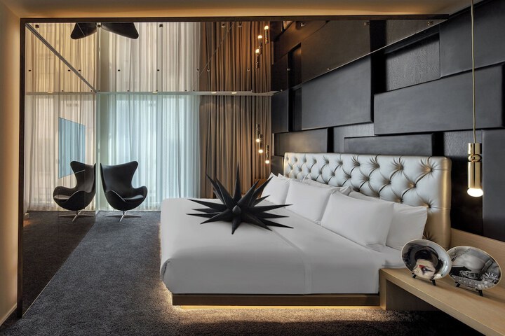 Room 33 of 161