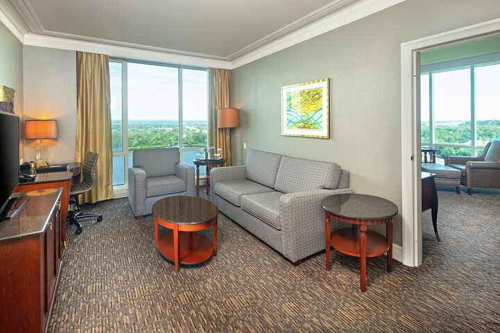 1 King Bed Lake View (10 of 69)